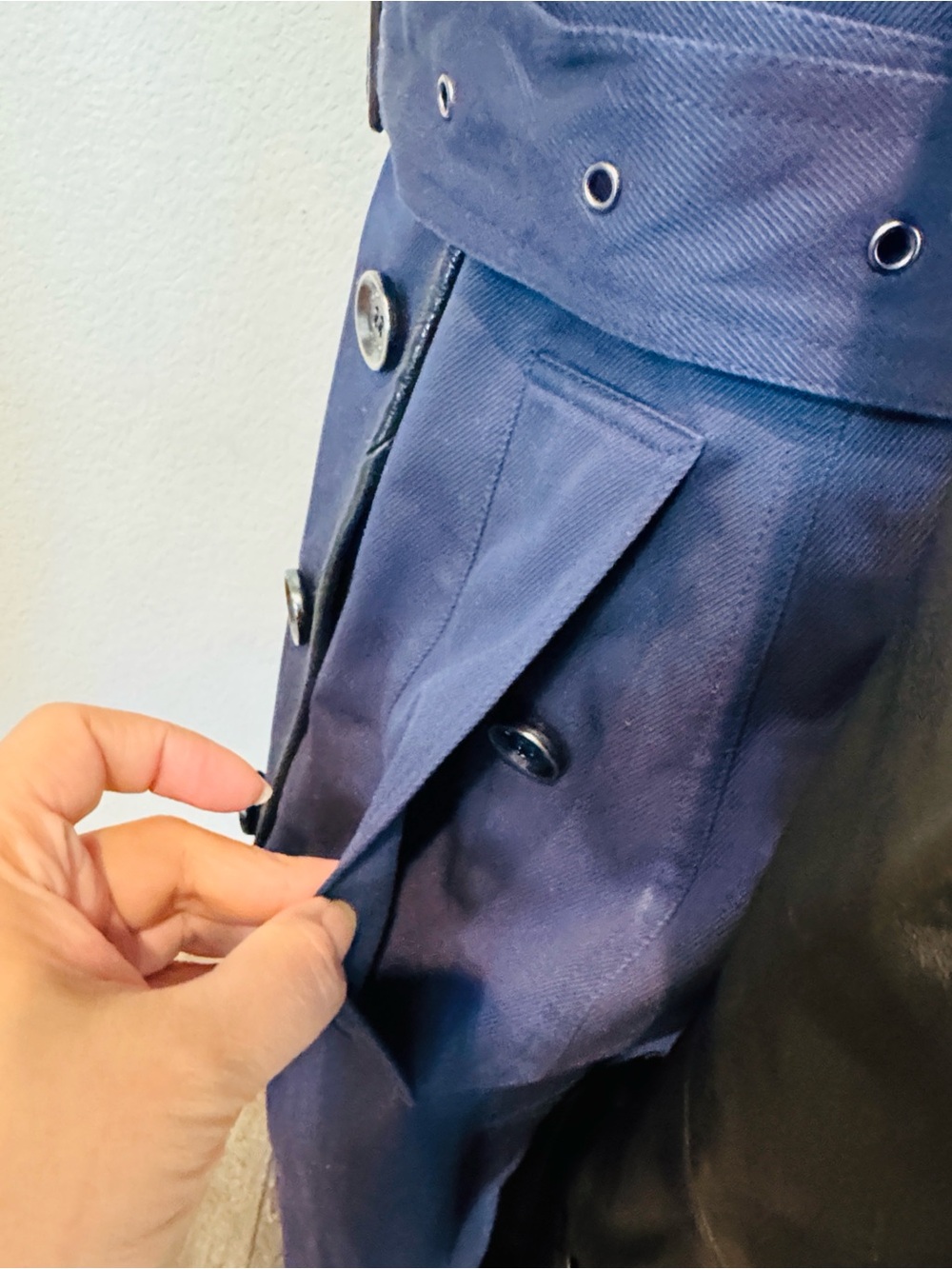 Authentic Burberry Navy Trench Coat with Black Leather Sleeves - Picture 9 of 16